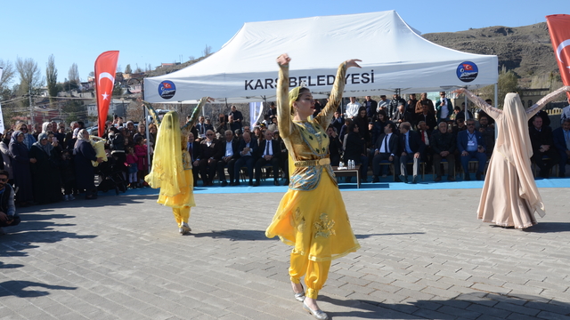 Kars'ta Aşık Şenlik Kars Uluslararası Aşıklar Bayramı başladı