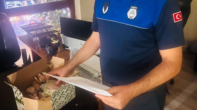 Antalya'da dilencinin üzerinden 24 bin 500 lira çıktı