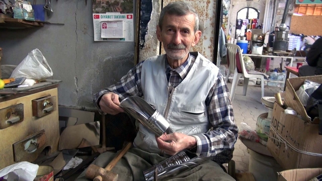 'Türkiye Ahisi' 69 yıldır makine kullanmadan krom kürek üretiyor