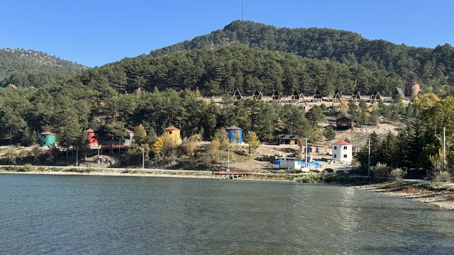 Çubuk Gölü Tabiat Parkı, sonbaharda da ziyaretçilerini ağırlıyor