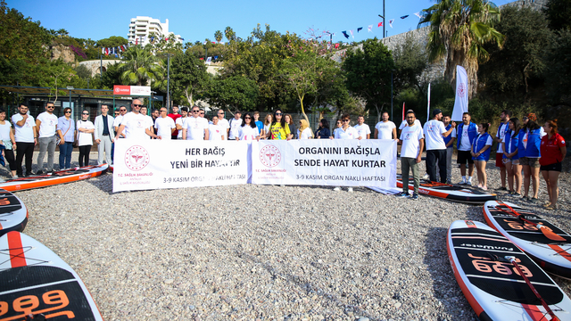 Antalya'da kürek sörfü ile organ bağışının önemine dikkat çekildi