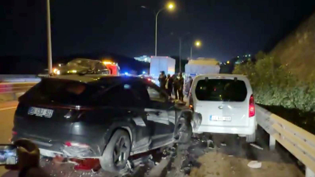 13 aracın karıştığı zincirleme kazada 22 kişi yaralandı