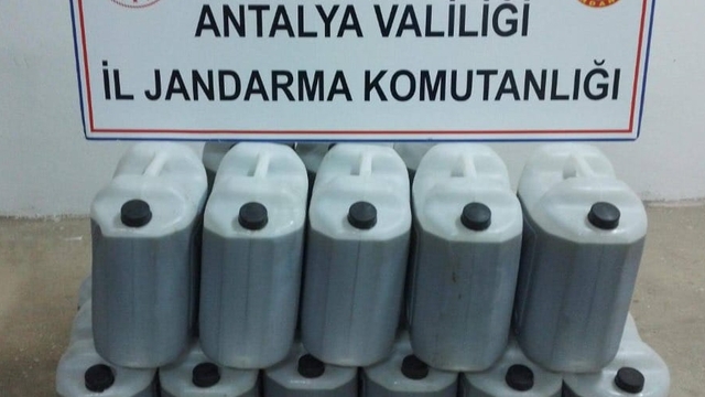 Antalya'da 6 bin litre sahte zeytinyağı ele geçirildi
