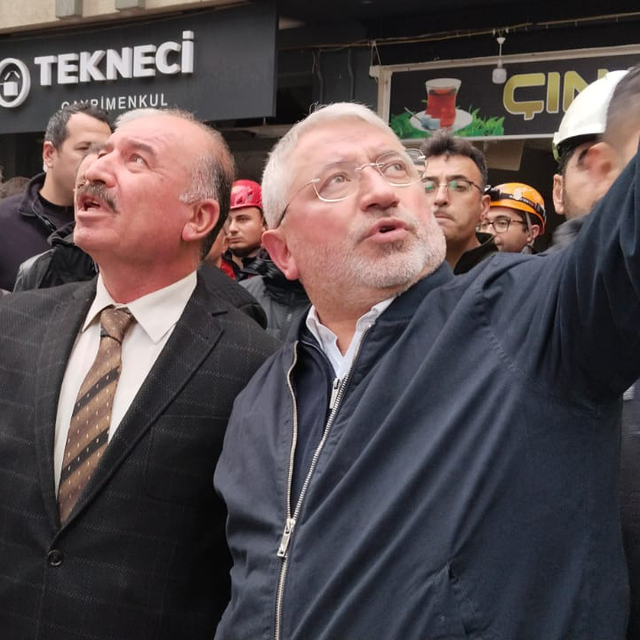 Çorum'da 5 katlı binada doğal gaz kaynaklı patlama: 1 ölü, 33 yaralı (4)