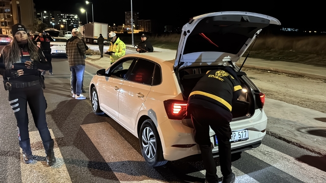 Edirne'de polis ekiplerinden asayiş ve trafik denetimi