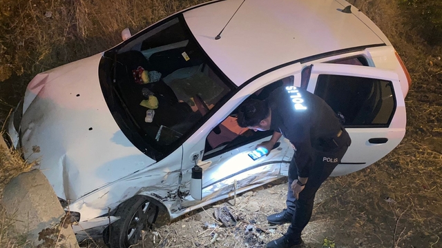 Serik'te iki otomobilin çarpıştığı kazada 3 kişi yaralandı