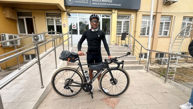 Muğlalı bisikletçi, depremzede çocuklar için 8 günde 1080 kilometre pedal çevirecek