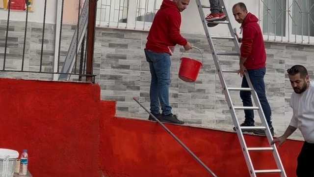 1965 Samsunspor Derneği üyeleri okul boyadı
