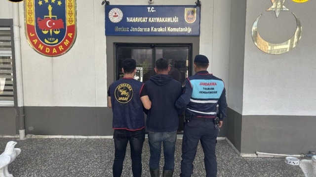 Antalya'da çeşitli suçlardan aranan 214 kişi yakalandı