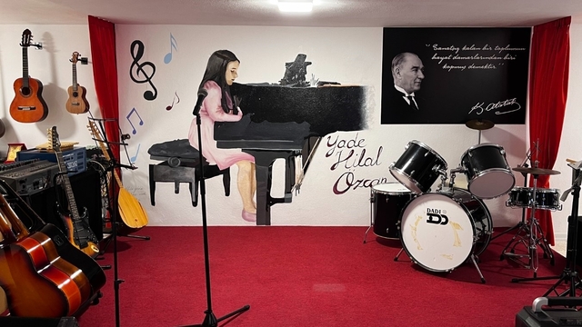 Depremde hayatını kaybeden Yade'nin adı Bodrum'daki müzik atölyesinde yaşatılacak