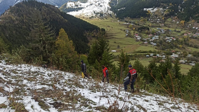 Artvin'de kaybolan inşaat işçisini arama çalışması sürüyor