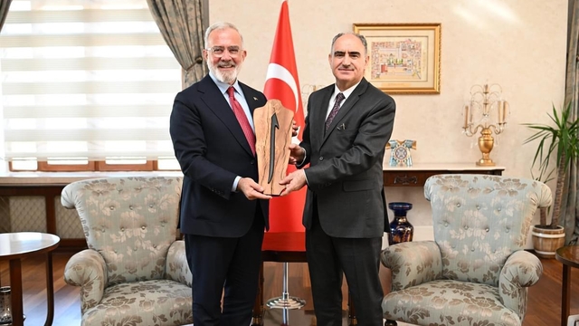 AK Parti Grup Başkanvekili Yenişehirlioğlu, Manisa'da ziyaretlerde bulundu