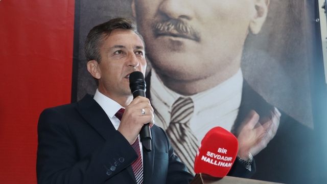 AK Parti Nallıhan İlçe Başkanlığı görevine Fatih Ünal yeniden seçildi