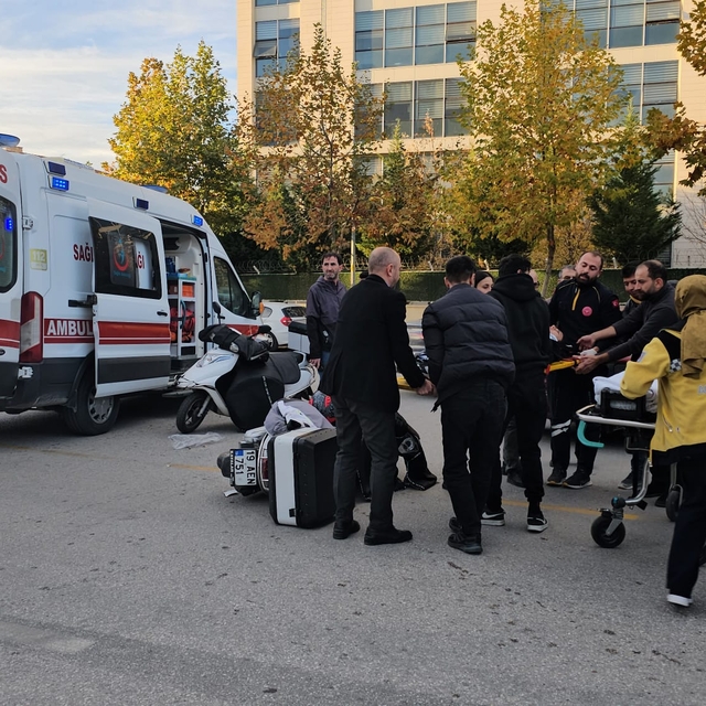 Çorum'da otomobille çarpışan motosikletteki kişi yaralandı