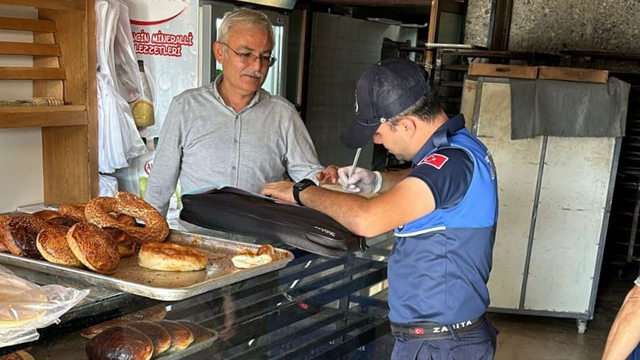 Kaş'ta zabıtadan fırınlarda hijyen ve gramaj denetimi