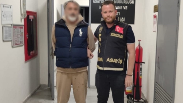 Antalya'da kuyumcudan pırlanta yüzük çalan 3 zanlı tutuklandı