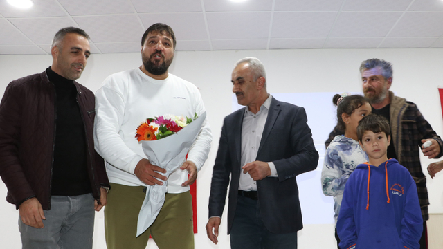 Başpehlivan Recep Kara, Havza'da öğrencilerle buluştu