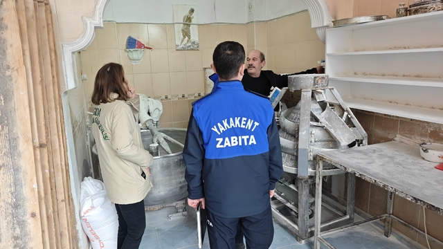 Yakakent'te zabıta fırınları denetledi