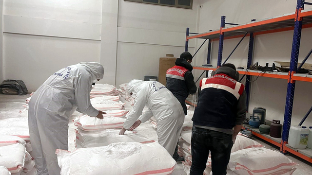 Bitlis'te bebek pudrasına karıştırılmış 250 kilo metamfetamin ele geçirildi