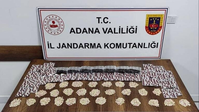Adana'da bir evde 4 bin 90 uyuşturucu hap ele geçirildi