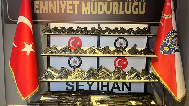 Adana'da operasyon ve denetimlerde 73 ruhsatsız silah ele geçirildi