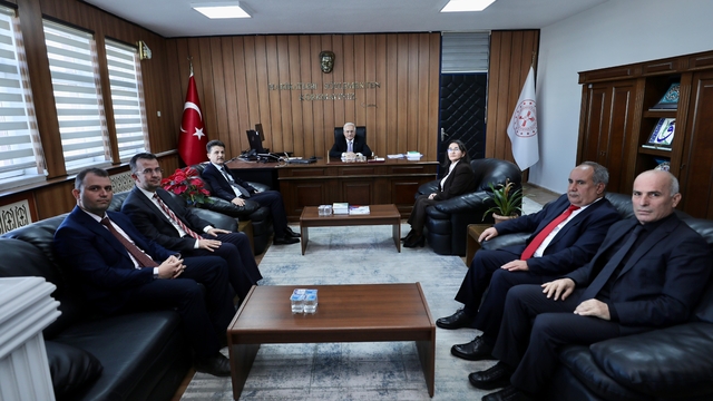 Aksaray Valisi Kumbuzoğlu, defterdarlığı ziyaret etti