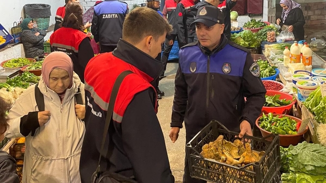 Zonguldak'ta pazar yerlerinde yabani mantar denetimi yapıldı
