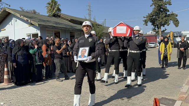 Mardin'de kalp krizi sonucu yaşamını yitiren polisin cenazesi Adana'da defnedildi