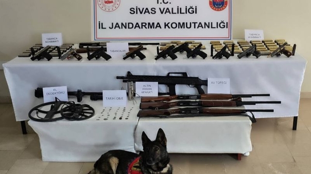 Sivas'ta tarihi eser kaçakçılığı operasyonlarında 12 zanlı yakalandı