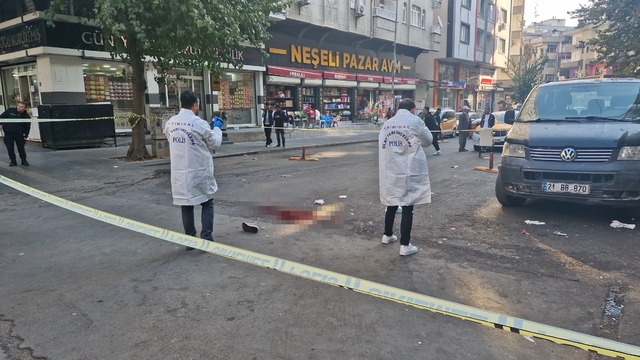 Döner bıçağıyla soyguna girdiği fırında 3 kişiyi yaralayınca bacağından vurulan şüpheli tutuklandı