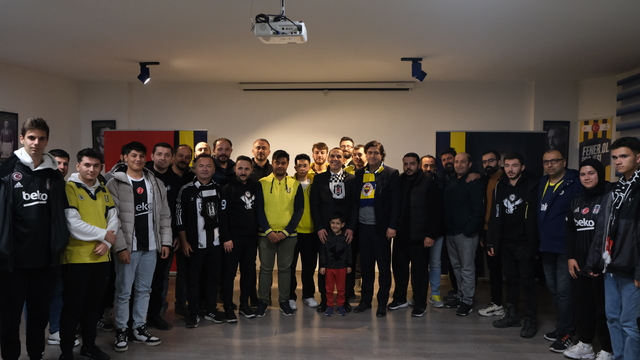 Çankırı'da Fenerbahçe ve Beşiktaş taraftarları Beşiktaş-Malmö maçını birlikte izledi