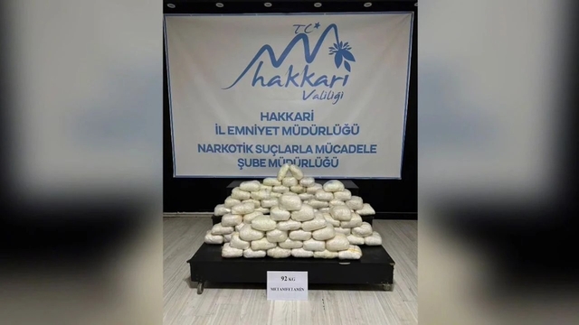Hakkari'de, otomobilde yapılan aramada 92 kilogram metamfetamin ele geçirildi