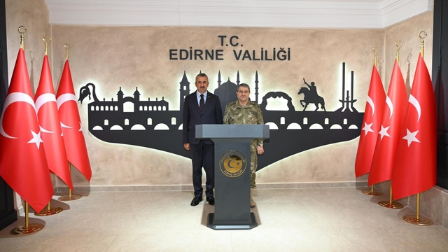 Kara Kuvvetleri Komutanı Orgeneral Bayraktaroğlu, Edirne Valisi Sezer'i ziyaret etti