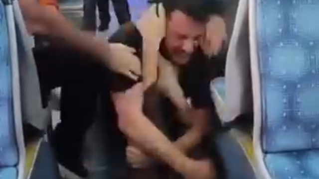 Otobüste 'çocuğa dayak' kavgası