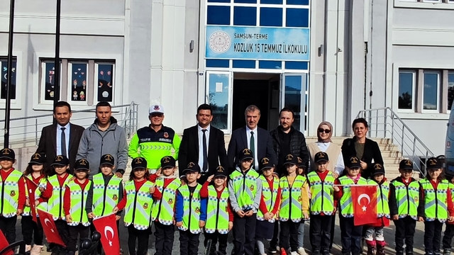 Terme'de jandarma çocuklara trafik eğitimi verdi