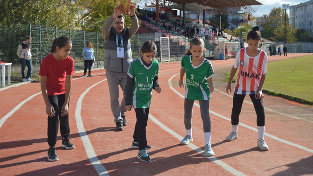 Lüleburgaz'da atletizm yarışması yapıldı