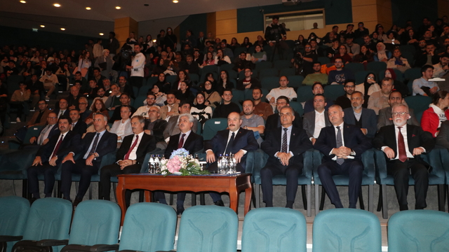 Sakarya Üniversitesi Mustafa Varank'a fahri doktora unvanı verdi