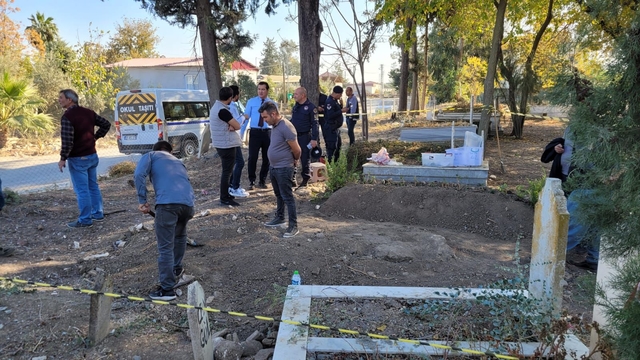 Mersin'de cenazenin defnedildiği alanda 1100 sikke bulundu