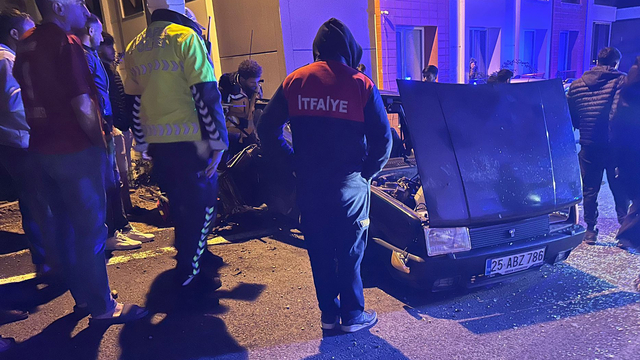 Artvin'de otomobilin aydınlatma direğine çarptığı kazada 1 kişi öldü