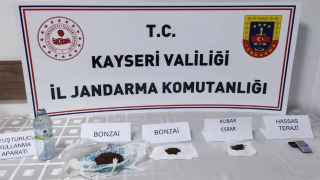 Kayseri'de uyuşturucu operasyonunda 2'si firari hükümlü 3 kişi yakalandı