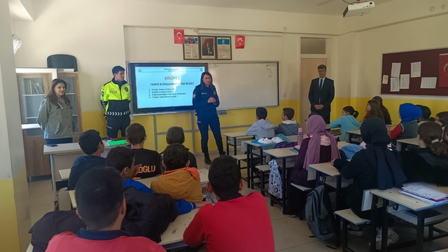 Ağın'da öğrencilere trafik işaretleri ve trafik kuralları eğitimi verildi