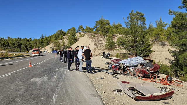 TIR ile 3 otomobil zincirleme kazaya karıştı: 2 ölü, 6 yaralı