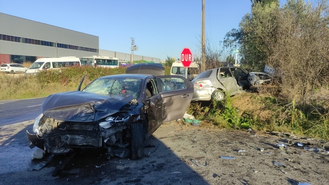 Bursa'da iki otomobilin çarpıştığı kazada 7 kişi yaralandı