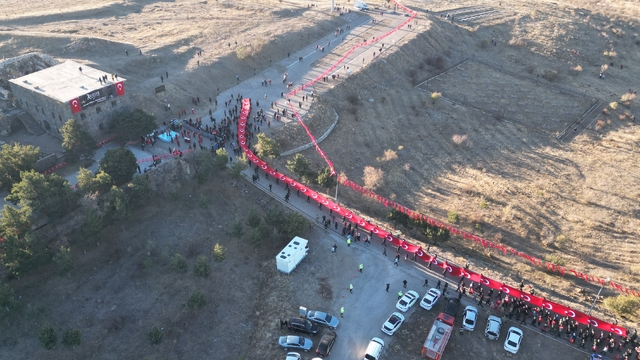 Erzurumlular, Aziziye Destanı'nın 147'nci yılında "ecdada saygı" için yürüdü