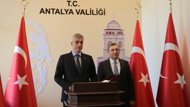 Sağlık Bakanı Memişoğlu, Antalya Valiliğinde açıklamada bulundu: