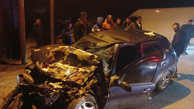 Kamyon ile çarpışan otomobilin sürücüsü öldü