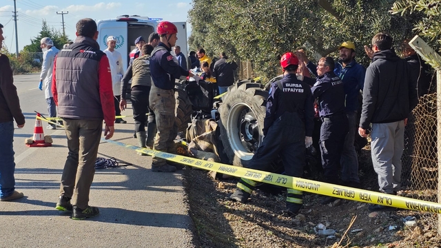 Bursa'da devrilen traktörün altında kalan sürücü öldü