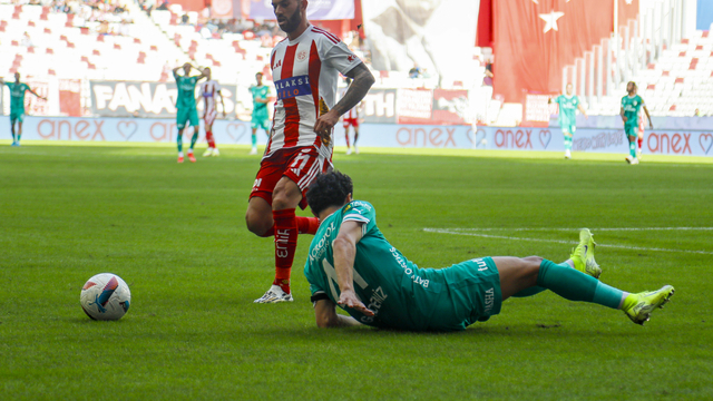 Antalyaspor evinde Bodrum FK'yı 3-2 ile geçti