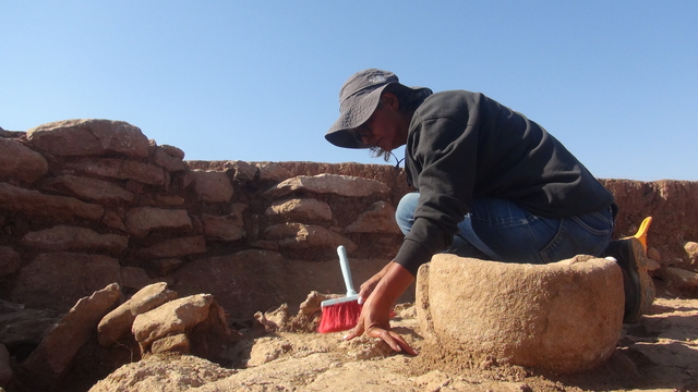 Göbeklitepe'den 1000 yıl önce inşa edildiği düşünülen Çakmaktepe'deki kalıntılar gün yüzüne çıkarılıyor