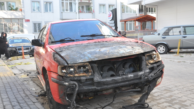 Kırklareli'nde park halindeki 4 otomobil yandı